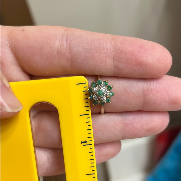Vintage emerald and diamond 10k flower ring - Picture 12 of 12